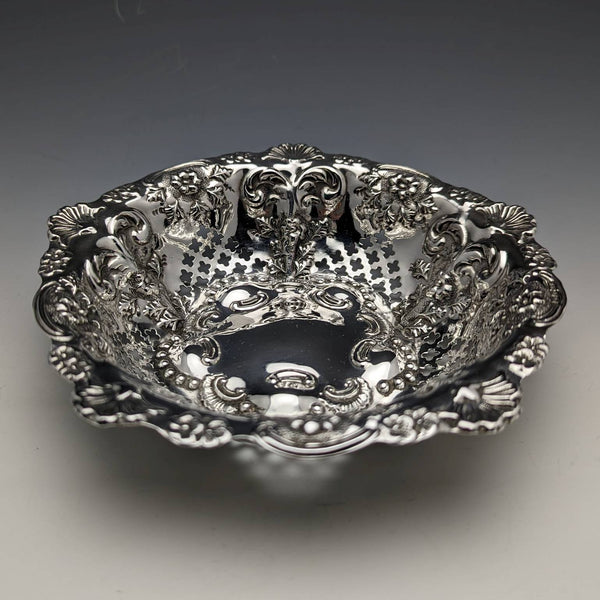 1897年 英国アンティーク 純銀 ボンボンディッシュ 直径15cm William Neale